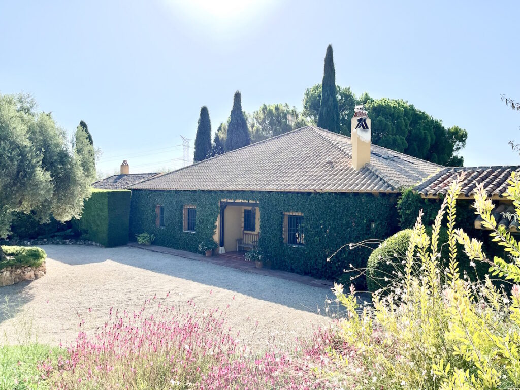 Venta de casa en la comunidad de Madrid, de 3 hectáreas y casa de 320 m2.