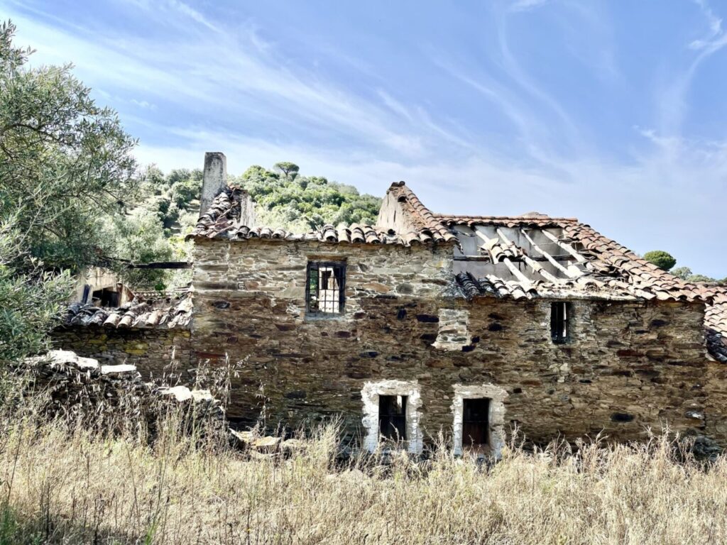 Venta de casa en la comunidad de Madrid, de 3 hectáreas y casa de 320 m2.