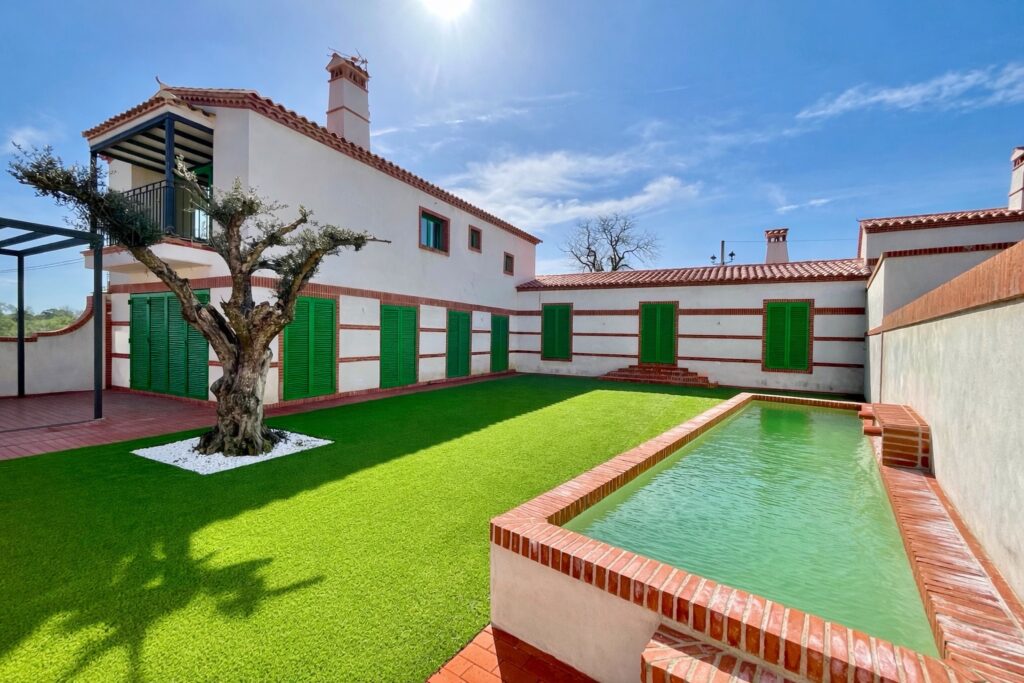 Venta de vivienda en la pedanía de La Corchuela (Toledo). Superficie de 296 m2