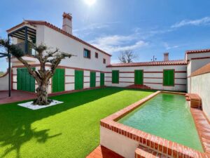 Venta de vivienda en la pedanía de La Corchuela (Toledo). Superficie de 296 m2