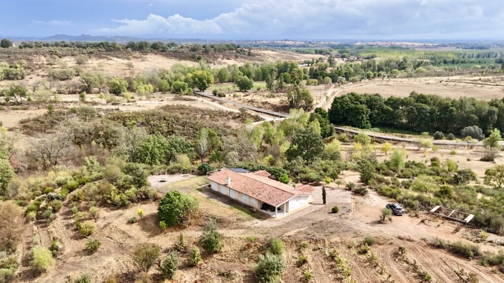 Venta de finca en la zona de La Vera, con 8,6 hectáreas y 250 m2 de casa